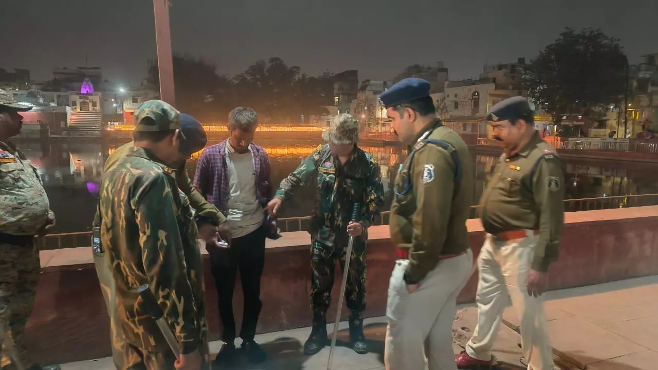 DCP WEST के नेतृत्व पर सघन चेकिंग कार्रवाई, असामाजिक तत्वों पर कसा शिकंजा DCP WEST के नेतृत्व पर सघन चेकिंग कार्रवाई, असामाजिक तत्वों पर कसा शिकंजा