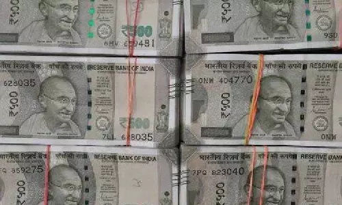 12 लाख कैश के साथ युवक-युवती अरेस्ट, पुलिस चेकिंग के दौरान पकड़ाए 12 लाख कैश के साथ युवक-युवती अरेस्ट, पुलिस चेकिंग के दौरान पकड़ाए