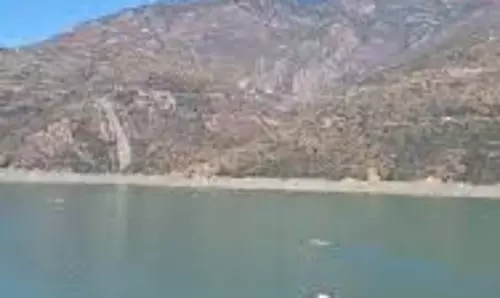 Uttarakhand: एक्रो फेस्टिवल में आसमान से सीधे झील में गिरे दो पैराग्लाइडर Uttarakhand: एक्रो फेस्टिवल में आसमान से सीधे झील में गिरे दो पैराग्लाइडर