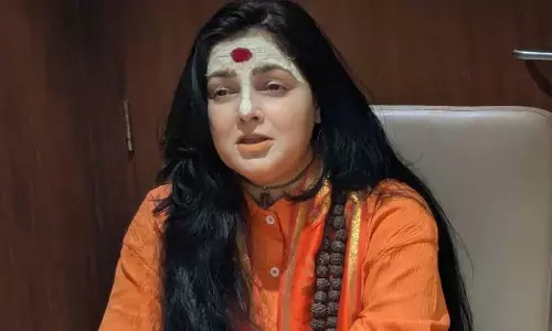 किन्नर अखाड़े से ममता कुलकर्णी बाहर, शंकराचार्य का अपमान करने का आरोप किन्नर अखाड़े से ममता कुलकर्णी बाहर, शंकराचार्य का अपमान करने का आरोप