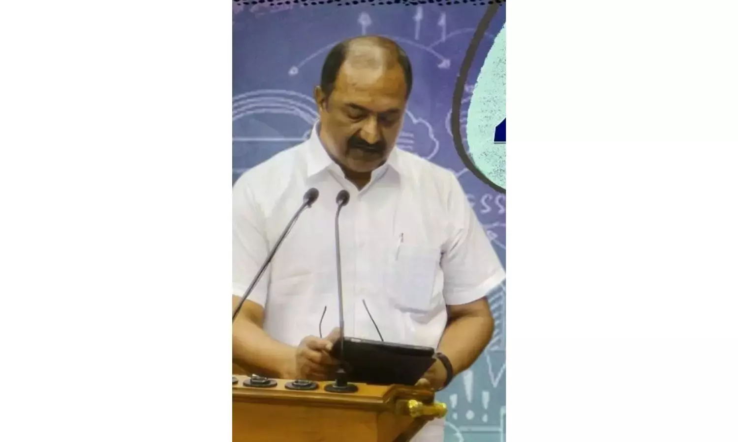 वित्त मंत्री के. एन. बालगोपाल ने विधानसभा में Kerala बजट पेश किया वित्त मंत्री के. एन. बालगोपाल ने विधानसभा में Kerala बजट पेश किया