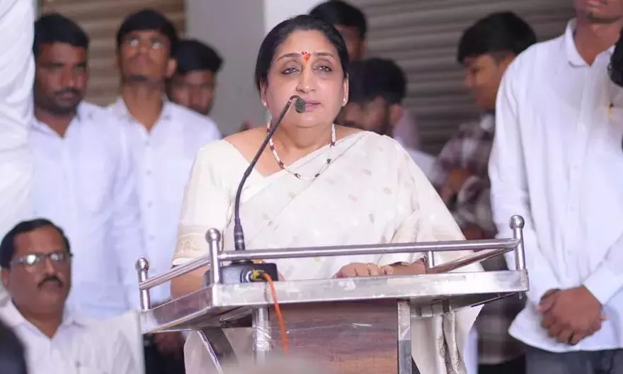 India: NCP नेताओं ने सुनेत्रा पवार को उत्तराधिकारी बनाने की कोशिश की