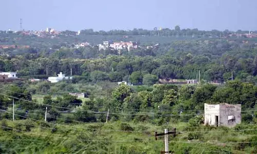 चेतावनी के बावजूद Aravalli में अवैध निर्माण जारी चेतावनी के बावजूद Aravalli में अवैध निर्माण जारी