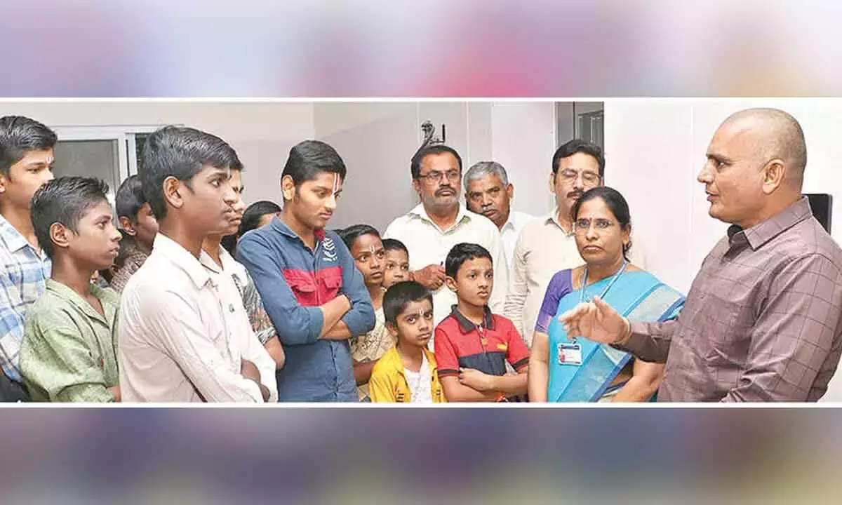 TTD JEO ने एसवी बाला मंदिरम का निरीक्षण किया