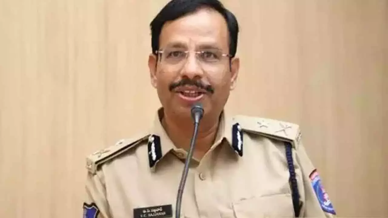 सज्जनार ने चेन स्नैचिंग को लेकर फर्जी खबरों के प्रति आगाह किया सज्जनार ने चेन स्नैचिंग को लेकर फर्जी खबरों के प्रति आगाह किया