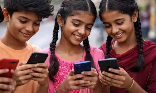 New Delhi: सोशल मीडिया पर एज लिमिट लागू करने की तैयारी New Delhi: सोशल मीडिया पर एज लिमिट लागू करने की तैयारी