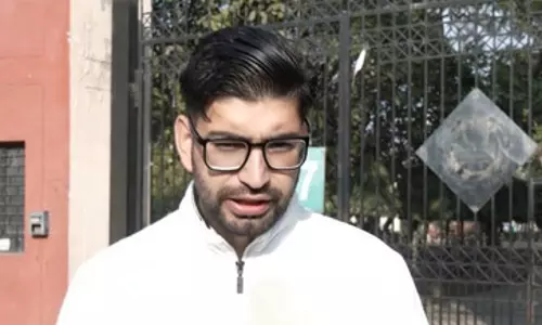 कश्मीरी शॉल विक्रेताओं पर हमलों का आरोप, नासिर खेउहामी ने सरकार से सुरक्षा की मांग की कश्मीरी शॉल विक्रेताओं पर हमलों का आरोप, नासिर खेउहामी ने सरकार से सुरक्षा की मांग की