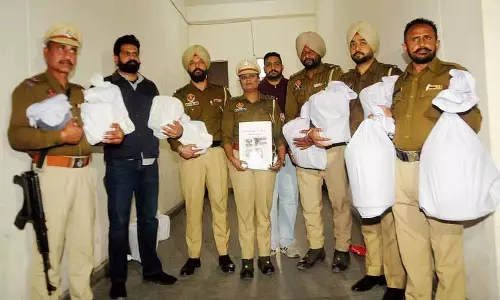 Amritsar में पुलिस ने नार्को-टेरर नेटवर्क का भंडाफोड़ कर 42.9 किलो हेरोइन और ग्रेनेड ज़ब्त किए