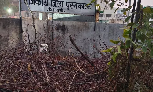 Haryana : अधिकारियों की लापरवाही’ के कारण भिवानी की नेकी राम लाइब्रेरी खस्ताहाल हो गई