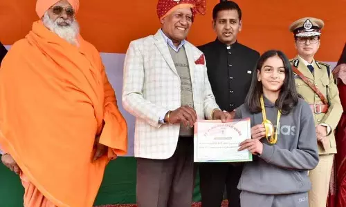 Jalandhar में गणतंत्र दिवस समारोह में शटलर इनायत को सम्मानित किया गया