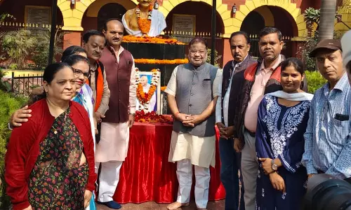 महात्मा गाँधी को 78वें निर्वाण दिवस पर विधायक सुनील सोनी ने किया सादर नमन महात्मा गाँधी को 78वें निर्वाण दिवस पर विधायक सुनील सोनी ने किया सादर नमन