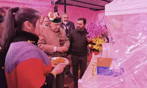 Himachal Speaker ने सिन्हुता हेल्थ सेंटर को 8 लाख रुपये के उपकरण सौंपे