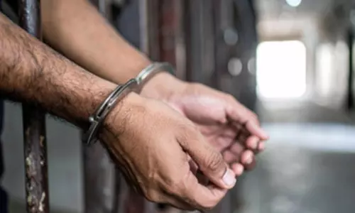 अमेरिकी महिला से 400 मीटर की दूरी के लिए 18 हजार रुपए किराया वसूला, टैक्सी ड्राइवर गिरफ्तार अमेरिकी महिला से 400 मीटर की दूरी के लिए 18 हजार रुपए किराया वसूला, टैक्सी ड्राइवर गिरफ्तार