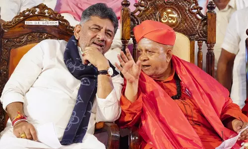Karnataka कांग्रेस संकट पर शिवकुमार का बयान, यतींद्र के हस्तक्षेप से इनकार Karnataka कांग्रेस संकट पर शिवकुमार का बयान, यतींद्र के हस्तक्षेप से इनकार