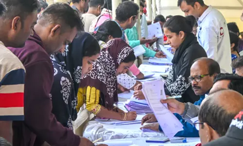 SIR प्रक्रिया पर ECI की नजर: सुनवाई से संतुष्ट, अपलोडिंग में सुस्ती पर चिंता