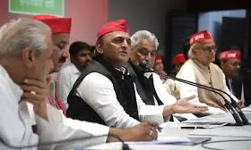 Etawah: सैफई में सपा की बैठक, चुनाव पर चर्चा Etawah: सैफई में सपा की बैठक, चुनाव पर चर्चा
