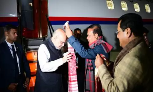 डिब्रूगढ़ पहुंचे केंद्रीय गृह मंत्री अमित शाह, CM हिमंत सरमा ने किया अभिनंदन डिब्रूगढ़ पहुंचे केंद्रीय गृह मंत्री अमित शाह, CM हिमंत सरमा ने किया अभिनंदन
