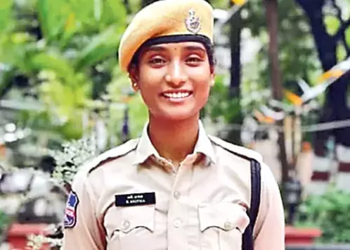 वारंगल दो लोगों द्वारा कथित उत्पीड़न के बाद female कांस्टेबल ने आत्महत्या कर ली वारंगल दो लोगों द्वारा कथित उत्पीड़न के बाद female कांस्टेबल ने आत्महत्या कर ली