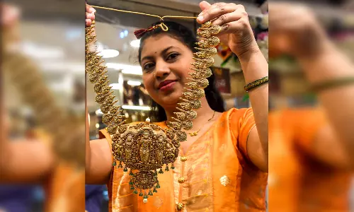 सोने और चांदी धड़ाम, गिरावट 10 प्रतिशत तक बढ़ी