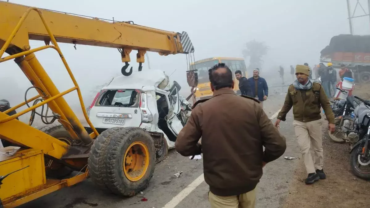 Gwalior: बरेठा टोल हादसा, मृतकों में छात्र शामिल Gwalior: बरेठा टोल हादसा, मृतकों में छात्र शामिल