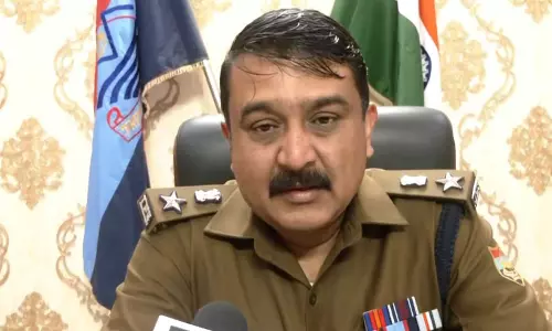 Uttarakhand: दो कश्मीरी युवकों पर हमला करने के आरोपी दुकानदार को हिरासत में लिया गया Uttarakhand: दो कश्मीरी युवकों पर हमला करने के आरोपी दुकानदार को हिरासत में लिया गया