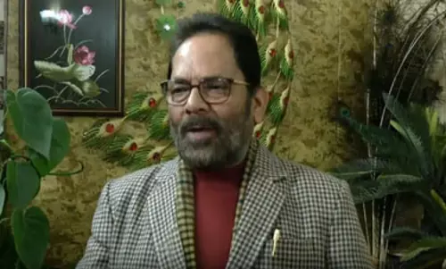 मुख्तार अब्बास नकवी ने कांग्रेस पर साधा निशाना, कहा-समाधान का हिस्सा बनिए, बाधा नहीं