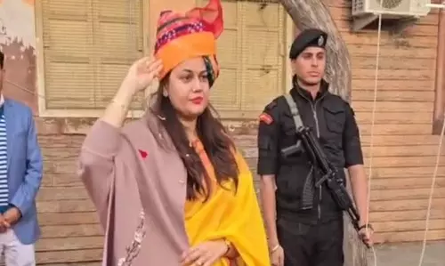 Deepfake मामले की गूंज, बाड़मेर कलेक्टर ने गणतंत्र दिवस अवॉर्ड छोड़ा Deepfake मामले की गूंज, बाड़मेर कलेक्टर ने गणतंत्र दिवस अवॉर्ड छोड़ा