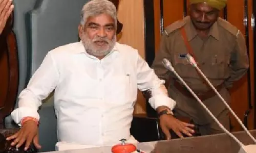 Telangana स्पीकर ने अयोग्यता याचिकाओं पर सुनवाई शुरू की Telangana स्पीकर ने अयोग्यता याचिकाओं पर सुनवाई शुरू की
