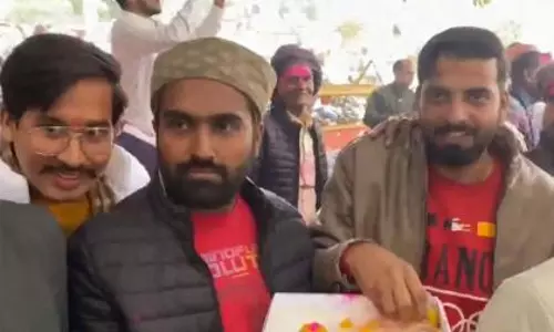 यूपी: वाराणसी में छात्रों ने नए UGC रेगुलेशन पर SC की रोक का जश्न मनाया यूपी: वाराणसी में छात्रों ने नए UGC रेगुलेशन पर SC की रोक का जश्न मनाया