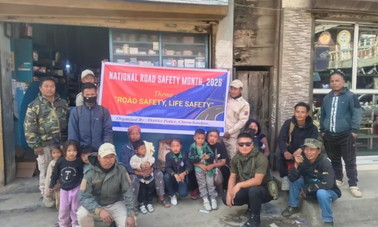 Manipur: पुलिस ने चुराचांदपुर के स्कूलों में रोड सेफ्टी जागरूकता अभियान चलाया Manipur: पुलिस ने चुराचांदपुर के स्कूलों में रोड सेफ्टी जागरूकता अभियान चलाया