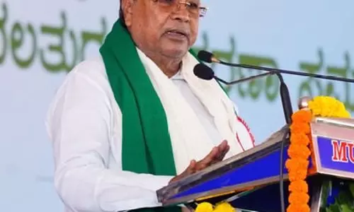 Karnataka सरकार ने कर्मचारियों से हर महीने खादी पहनने को कहा Karnataka सरकार ने कर्मचारियों से हर महीने खादी पहनने को कहा