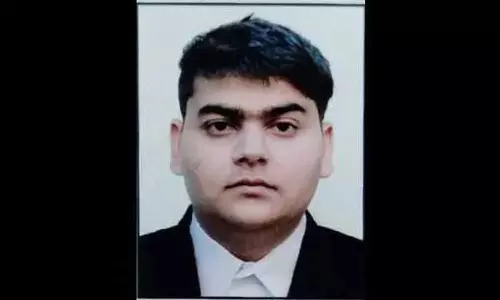 मर्चेंट नेवी अधिकारी 19 दिन बाद US हिरासत से रिहा, माता-पिता से बात की मर्चेंट नेवी अधिकारी 19 दिन बाद US हिरासत से रिहा, माता-पिता से बात की