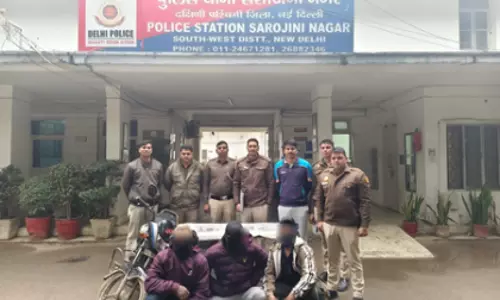 Delhi पुलिस ने तीन लुटेरों को गिरफ्तार किया, पांच मामले सुलझाए गए Delhi पुलिस ने तीन लुटेरों को गिरफ्तार किया, पांच मामले सुलझाए गए