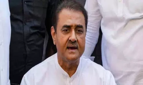 NCP नेताओं ने सीएम फडणवीस से मुलाकात की, अजित पवार के विभागों पर दावा ठोका