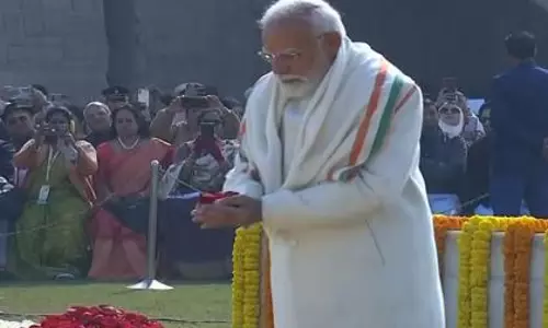 PM मोदी ने राजघाट पर महात्मा गांधी की 78वीं पुण्यतिथि पर दी पुष्पांजलि PM मोदी ने राजघाट पर महात्मा गांधी की 78वीं पुण्यतिथि पर दी पुष्पांजलि