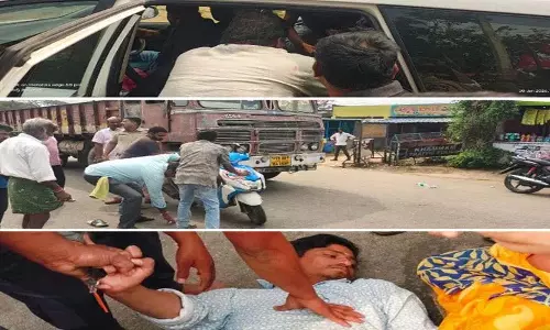 लॉरी और स्कूटी की टक्कर में Postal कर्मचारी गंभीर रूप से घायल