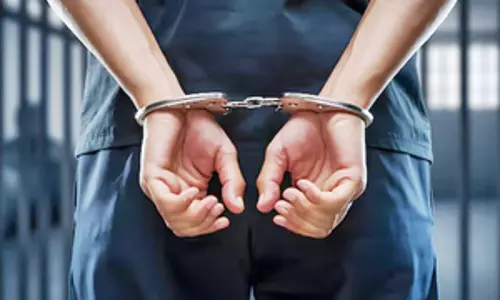 J&K के सोपोर और पुलवामा में ड्रग तस्करी के आरोप में पांच लोग गिरफ्तार J&K के सोपोर और पुलवामा में ड्रग तस्करी के आरोप में पांच लोग गिरफ्तार