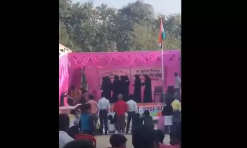 छात्राओं ने बुर्का पहनकर किया डांस, मचा बवाल, कॉलेज मैनेजर ने क्या कहा? छात्राओं ने बुर्का पहनकर किया डांस, मचा बवाल, कॉलेज मैनेजर ने क्या कहा?