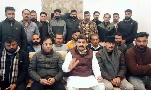 Pawan Khajuria ने उधमपुर अस्पताल में विधायक के साथ दुर्व्यवहार की निंदा की Pawan Khajuria ने उधमपुर अस्पताल में विधायक के साथ दुर्व्यवहार की निंदा की