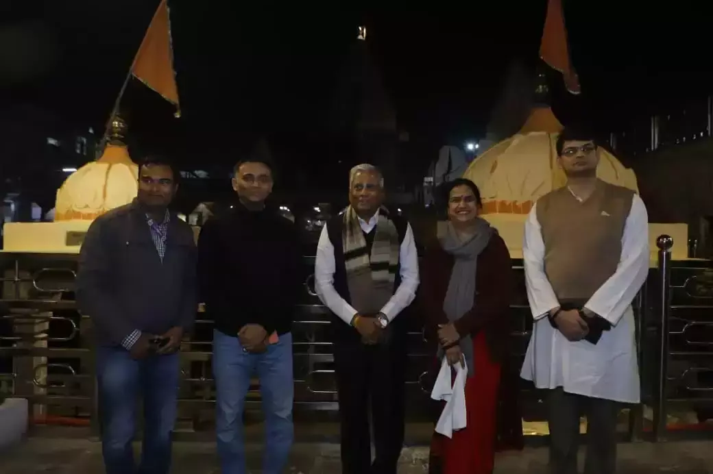 Ujjain: महाकालेश्वर दर्शन के लिए पहुंचे केंद्रीय रेल व जल शक्ति राज्य मंत्री Ujjain: महाकालेश्वर दर्शन के लिए पहुंचे केंद्रीय रेल व जल शक्ति राज्य मंत्री