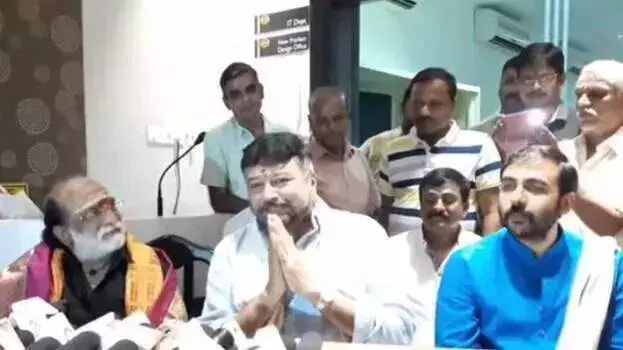 Sabarimala सोने की चोरी मामले में SIT ने एक्टर जयराम से पूछताछ की, उन्हें गवाह बनाने की तैयारी Sabarimala सोने की चोरी मामले में SIT ने एक्टर जयराम से पूछताछ की, उन्हें गवाह बनाने की तैयारी