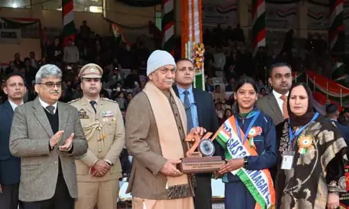 JAMMU: 77वें गणतंत्र दिवस समारोह का समापन बीटिंग रिट्रीट सेरेमनी के साथ हुआ JAMMU: 77वें गणतंत्र दिवस समारोह का समापन बीटिंग रिट्रीट सेरेमनी के साथ हुआ