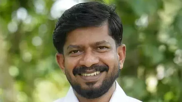 थ्रिसूर में यूथ कांग्रेस द्वारा निकाले गए मार्च में झड़प; ओ जे जनीश गिरफ्तार थ्रिसूर में यूथ कांग्रेस द्वारा निकाले गए मार्च में झड़प; ओ जे जनीश गिरफ्तार