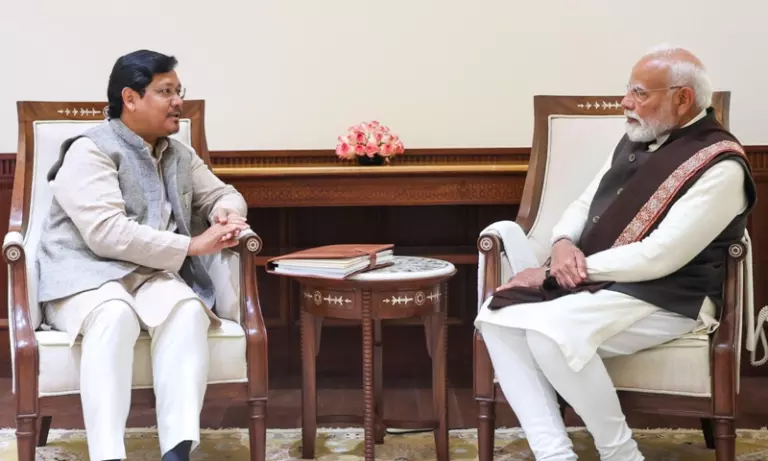 CM ने राज्य के विकास और विजन 2032 पर चर्चा करने के लिए पीएम मोदी से मुलाकात की CM ने राज्य के विकास और विजन 2032 पर चर्चा करने के लिए पीएम मोदी से मुलाकात की