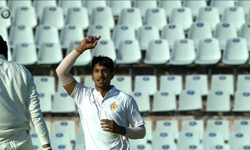 Ranji ट्रॉफी: हार्विक देसाई के दोहरे शतक से सौराष्ट्र मजबूत Ranji ट्रॉफी: हार्विक देसाई के दोहरे शतक से सौराष्ट्र मजबूत