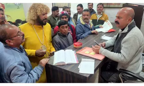 Yudhveer Sethi ने लगाया जनता दरबार, सुनीं शिकायतें Yudhveer Sethi ने लगाया जनता दरबार, सुनीं शिकायतें