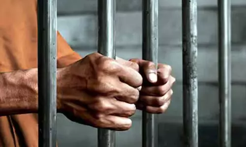 Domana में पुलिस ने फर्जीवाड़े के रैकेट का भंडाफोड़ कर दो लोगों को गिरफ्तार किया