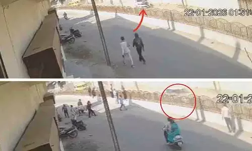 Morena में 65 साल के व्यक्ति को लगातार दो कारों ने कुचला Morena में 65 साल के व्यक्ति को लगातार दो कारों ने कुचला