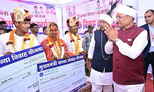 आत्मसमर्पित माओवादियों के विवाह समारोह में शामिल हुए मुख्यमंत्री विष्णुदेव साय