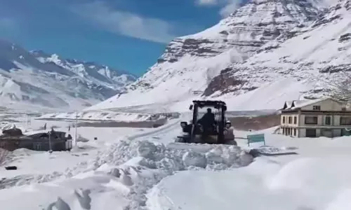 Manali-Keylong Road 4x4 गाड़ियों के लिए बहाल कर दी गई Manali-Keylong Road 4x4 गाड़ियों के लिए बहाल कर दी गई